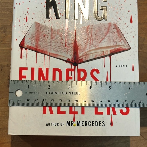 Stephen King 'Finders Keepers' Hardcover Book - Picture 16 of 16
